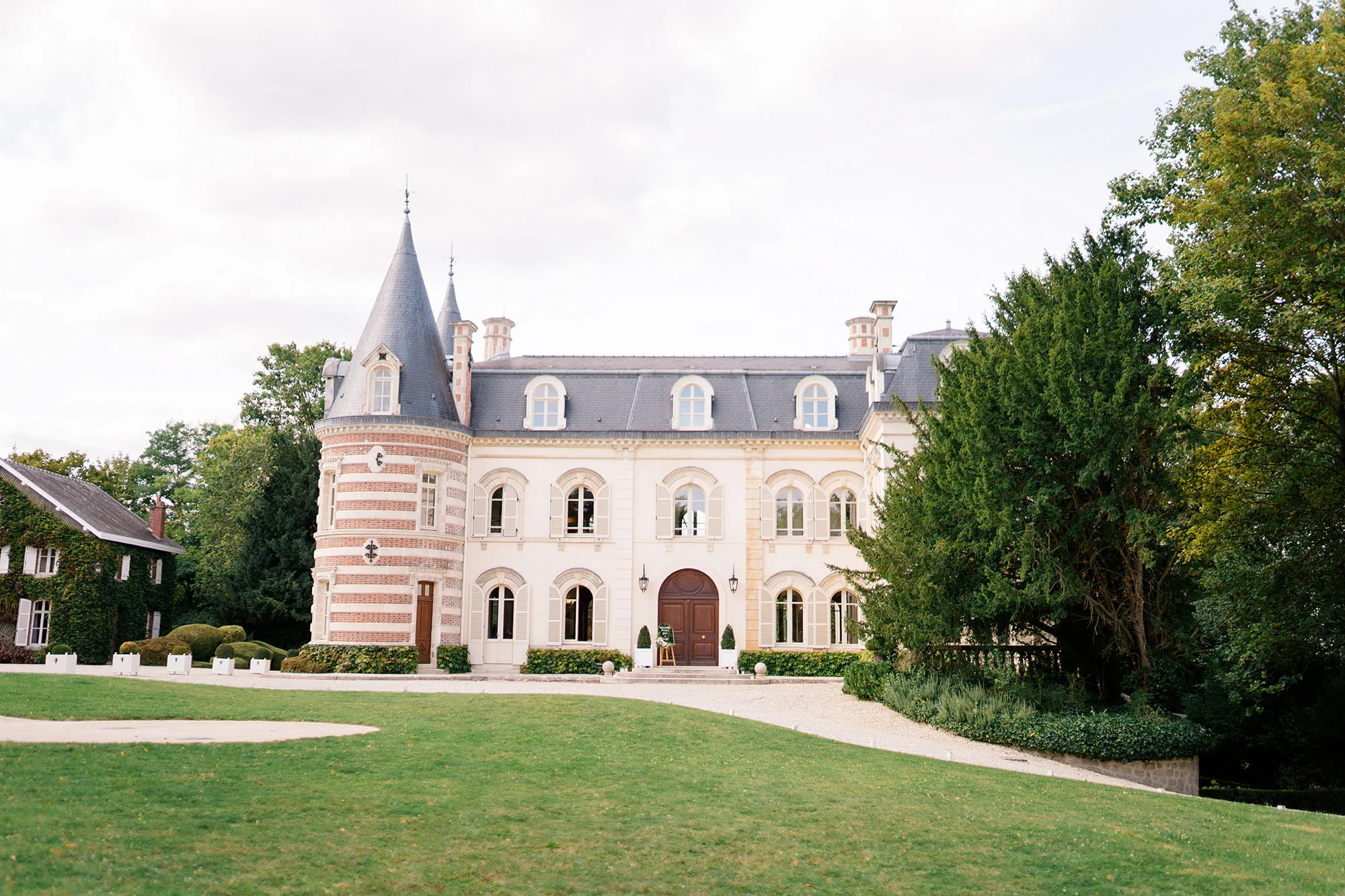 The château and its lawn